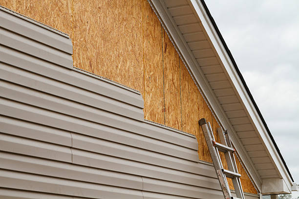 Professional Siding Repair technician working in Diamond, OH